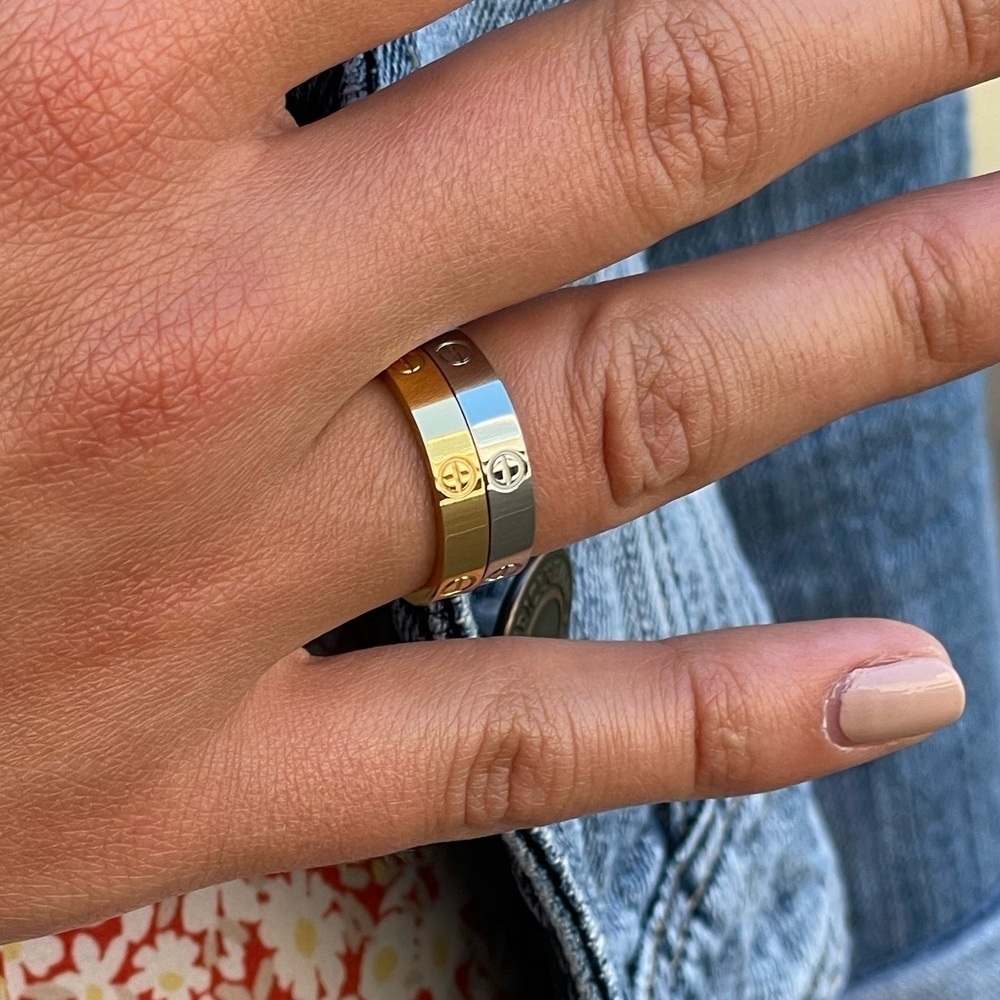 ✨ LUXURY SCREW RING LOVE BAND RING - Picture 2 of 16